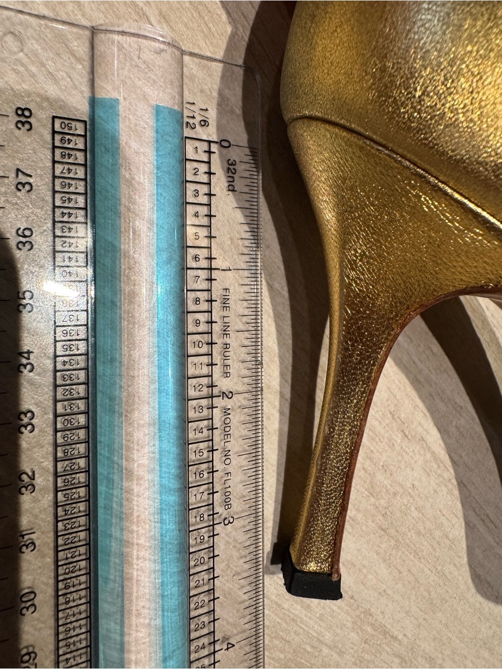 Manolo Blahnik, metallic gold strappy heels size 8 - Picture 11 of 12